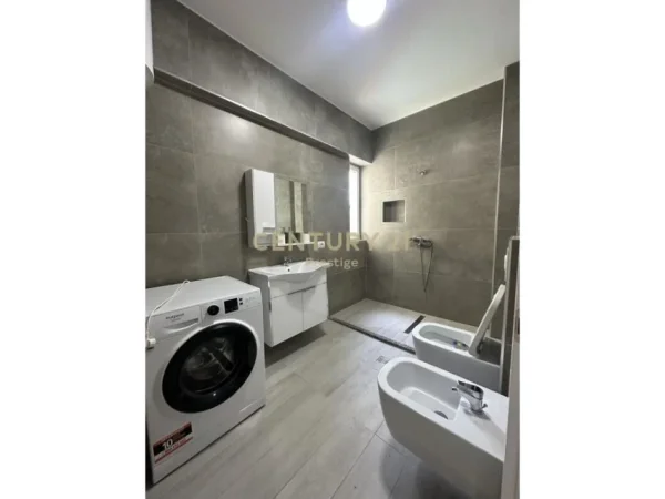 Tirane, jepet me qera apartament 2+1 Kati 4, 113 m² 530 € (LIQENI I THATE)
