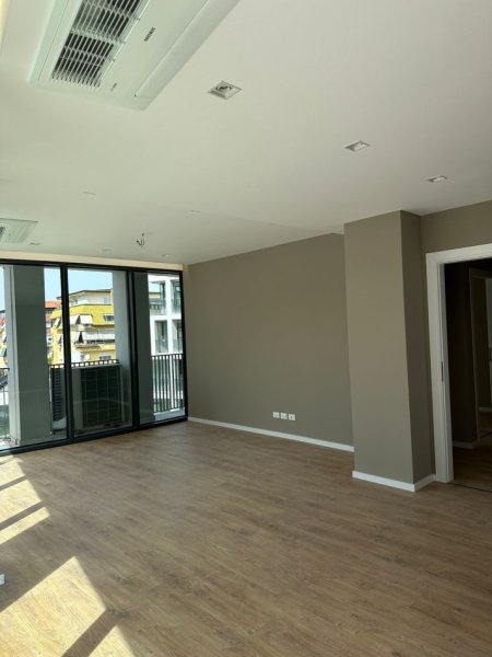 Tirane, jepet me qera apartament 2+1 Kati 4, 110 m² 1.300 € (Lake View)