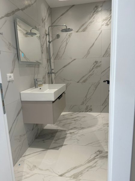 Tirane, jepet me qera apartament 2+1 Kati 4, 110 m² 1.300 € (Lake View)