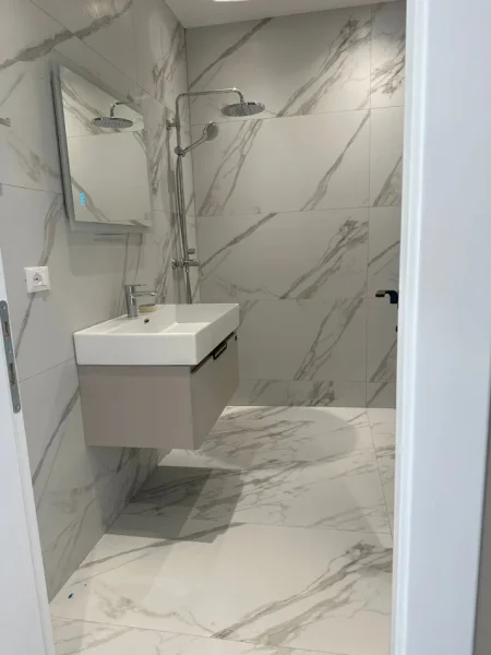 Tirane, jepet me qera apartament 2+1 Kati 4, 110 m² 1.300 € (Lake View)