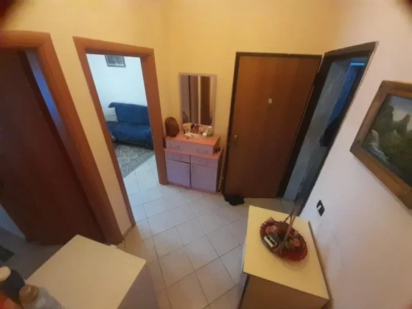 Tirane, shitet apartament 2+1 Kati 2, 80 m² 120.000 € (Xhamlliku)