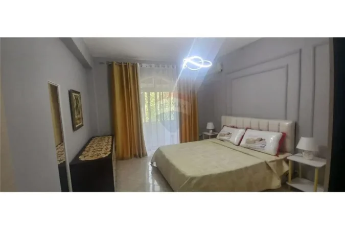 Tirane, jepet me qera apartament 1+1 Kati 4, 65 m² 570 € (Rruga e Kavajes)