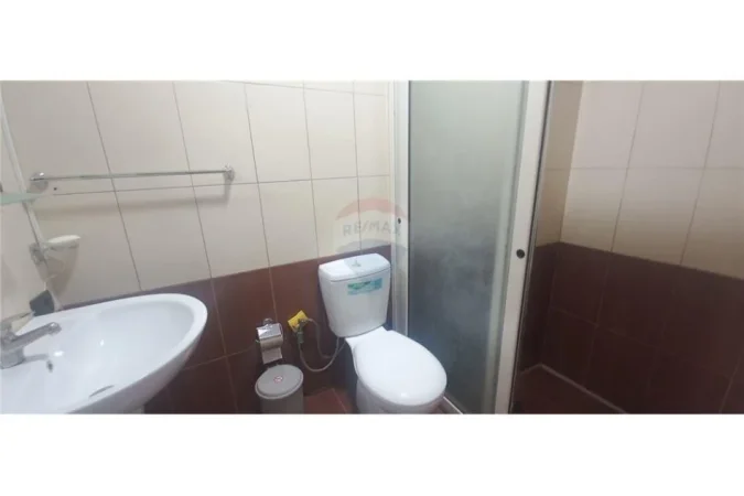 Tirane, jepet me qera apartament 1+1 Kati 4, 65 m² 570 € (Rruga e Kavajes)