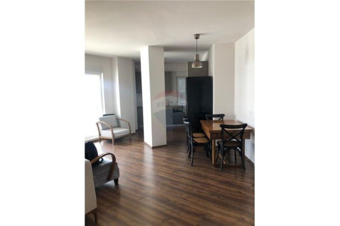 jepet me qera apartament 1+1 Kati 8, 95 m² 600 € (Rruga Frosina Plaku)
