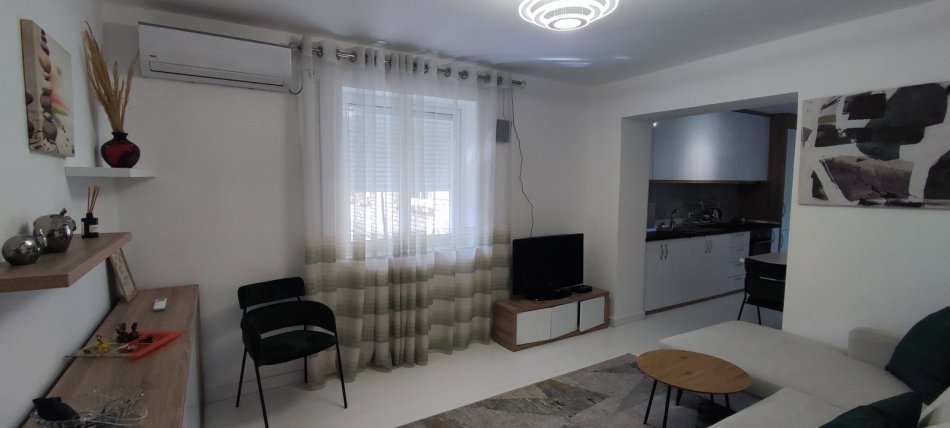 Tirane, jepet me qera apartament 1+1+Ballkon Kati 2, 70 m² 450 € (ali demi, prane shkolles kushtrimi i lirise)