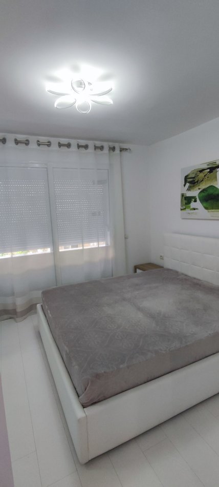 Tirane, jepet me qera apartament 1+1+Ballkon Kati 2, 70 m² 450 € (ali demi, prane shkolles kushtrimi i lirise)