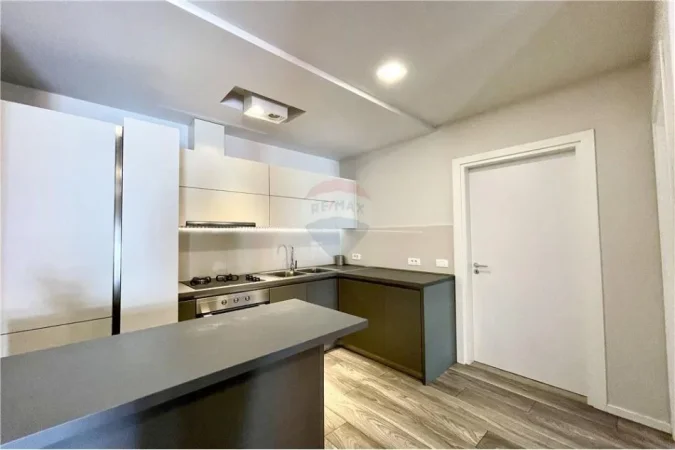 Tirane, jepet me qera apartament 1+1 Kati 6, 75 m² 650 € (Rruga e Kavajes - Kompleksi Delijorgji,)