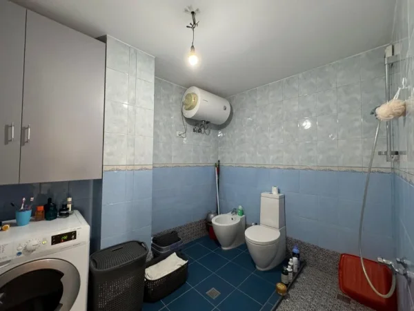 SHITET, APARTAMENT 3+1+POST PARKIMI, RRUGA E BARRIKADAVE, TIRANË, 334,400 EURO