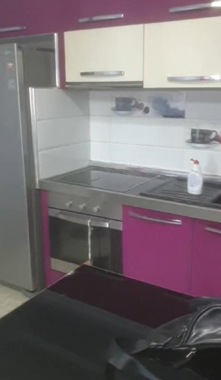 Tirane, jepet me qera apartament 2+1 Kati 3, 110 m² 300 € (Kamez)