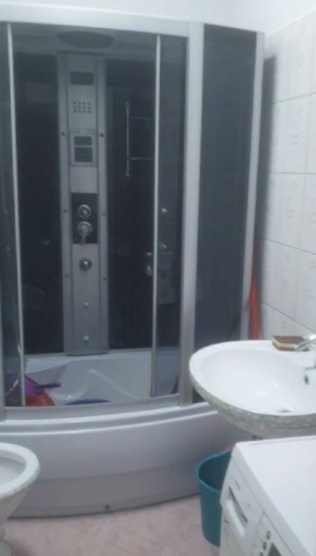 Tirane, jepet me qera apartament 2+1 Kati 3, 110 m² 300 € (Kamez)