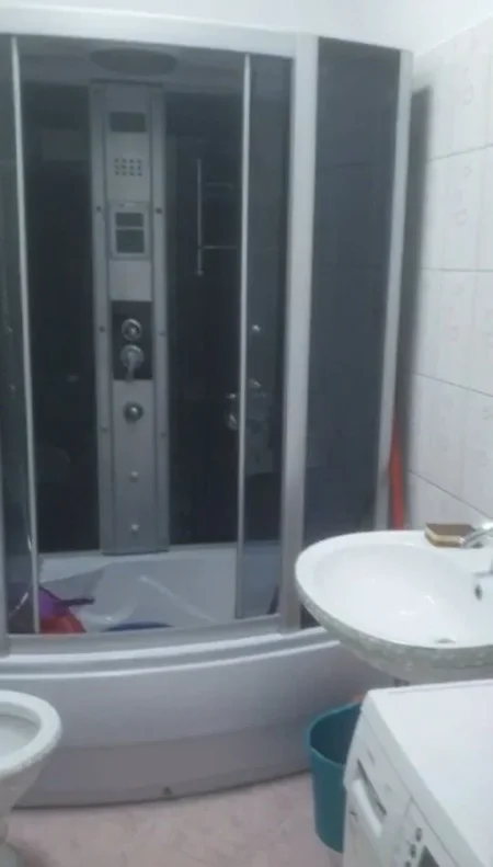 Tirane, jepet me qera apartament 2+1 Kati 3, 110 m² 300 € (Kamez)