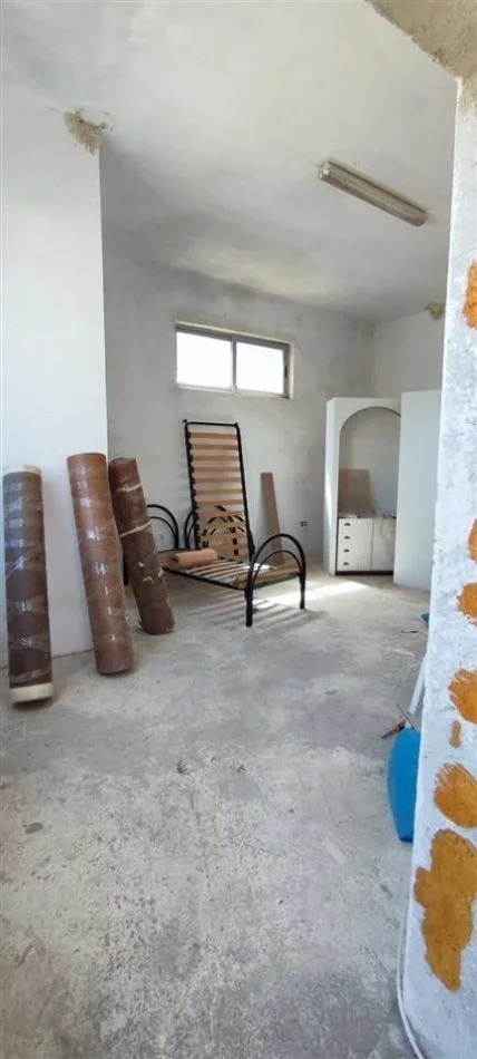 Tirane, jepet me qera ambjent biznesi Kati 2, 355 m² 700 € (Kashar)