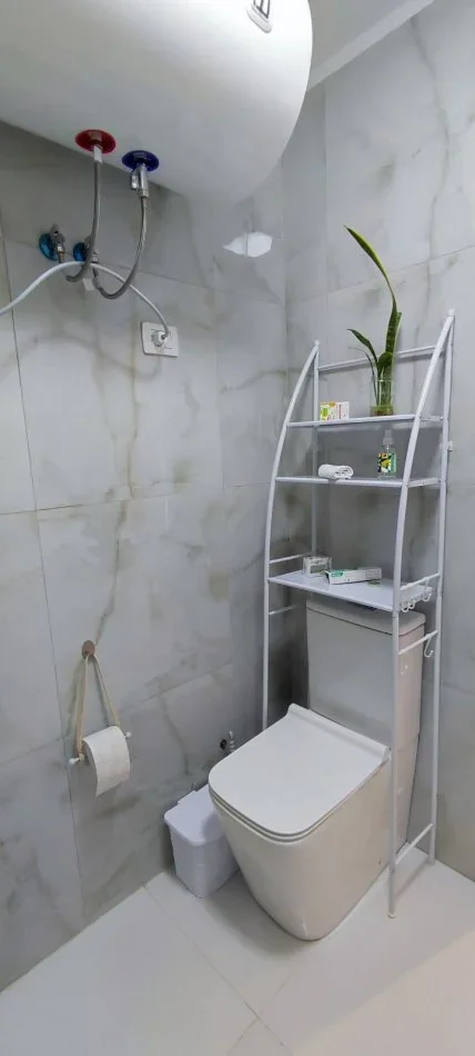 Tirane, jepet me qera apartament 1+1+Ballkon Kati 1, 50 m² 450 € (Ali Demi)