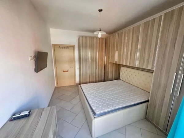Tirane, jepet me qera apartament 1+1+Ballkon Kati 4, 50 m² 500 € (Teodor Keko)