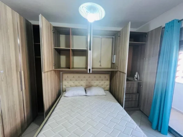 Tirane, jepet me qera apartament 1+1+Ballkon Kati 4, 50 m² 500 € (Teodor Keko)