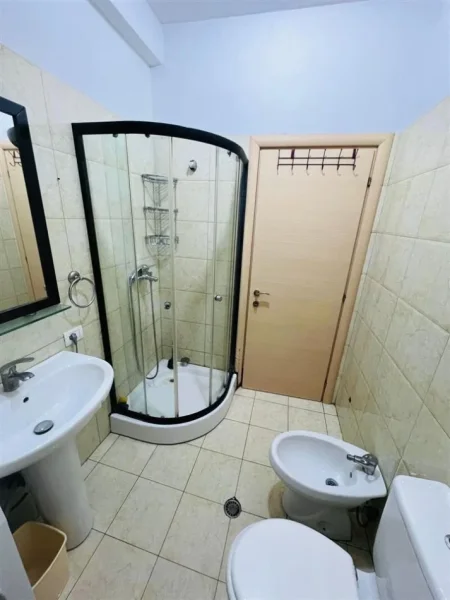 Tirane, jepet me qera apartament 1+1+Ballkon Kati 4, 50 m² 500 € (Teodor Keko)