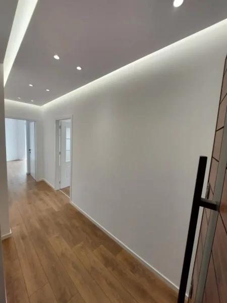 Tirane, shitet apartament 2+1 Kati 10, 100 m² 215.000 € (Rr. Barrikadave)