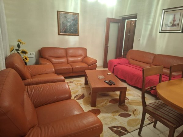 Tirane, jepet me qera apartament 2+1+Ballkon Kati 6, 92 m² 550 € (zogu i zi)