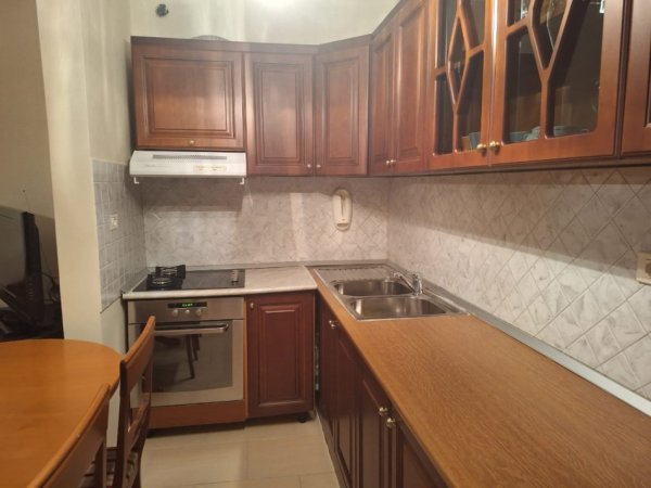 Tirane, jepet me qera apartament 2+1+Ballkon Kati 6, 92 m² 550 € (zogu i zi)