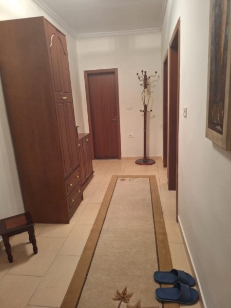 Tirane, jepet me qera apartament 2+1+Ballkon Kati 6, 92 m² 550 € (zogu i zi)