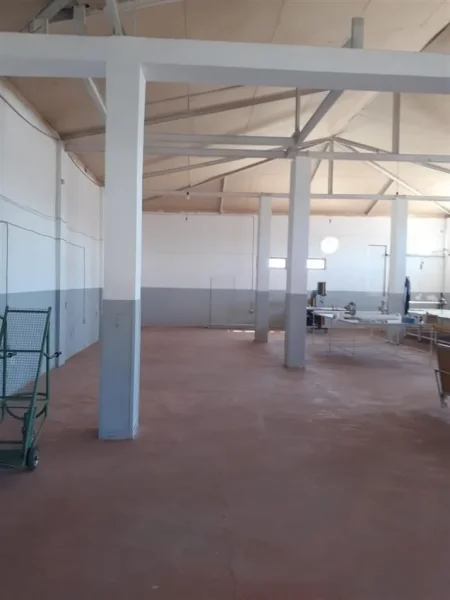 Tirane, jepet me qera ambjent biznesi Kati 2, 365 m² 750 € (Sauk)