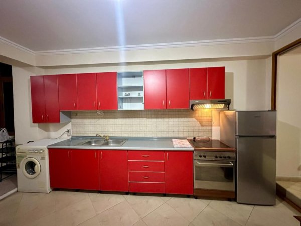 Tirane, jepet me qera apartament 1+1 Kati 2, 50 m² 350 € (Myslym Shyri)