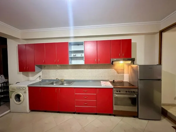 Tirane, jepet me qera apartament 1+1 Kati 2, 50 m² 350 € (Myslym Shyri)