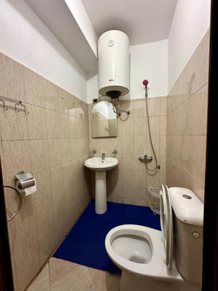 Tirane, jepet me qera apartament 1+1 Kati 2, 50 m² 350 € (Myslym Shyri)