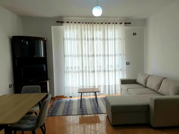 Tirane, jepet me qera apartament 2+1+Ballkon Kati 4, 100 m² 400 € (YZBERISHT)