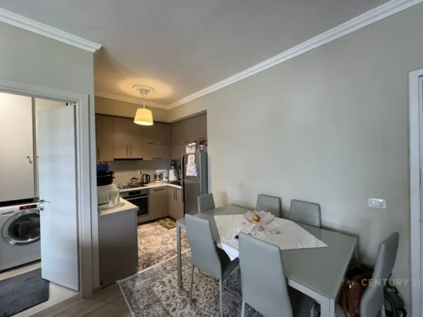 Tirane, jepet me qera apartament 1+1+Ballkon Kati 5, 65 m² 585 € (LIQENI I THATE)