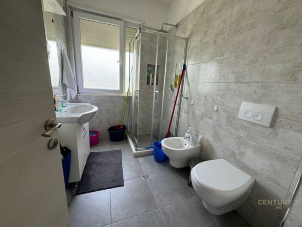 Tirane, jepet me qera apartament 1+1+Ballkon Kati 5, 65 m² 585 € (LIQENI I THATE)