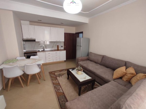 Tirane, jepet me qera apartament 1+1+Ballkon Kati 3, 70 m² 500 € (SHKOLLA E BALETIT)