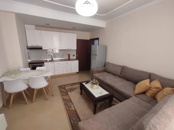 Tirane, jepet me qera apartament 1+1+Ballkon Kati 3, 70 m² 500 € (SHKOLLA E BALETIT)