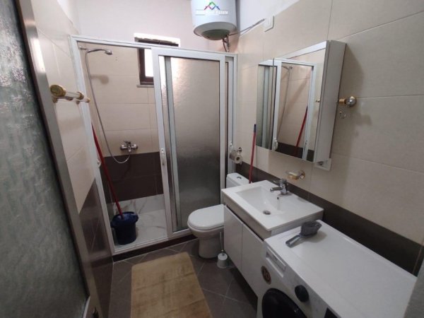 Tirane, jepet me qera apartament 1+1+Ballkon Kati 3, 70 m² 500 € (SHKOLLA E BALETIT)