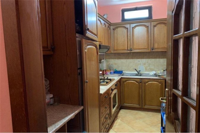 Tirane, jepet me qera apartament 2+1+Ballkon Kati 5, 97 m² 650 € (Qender)