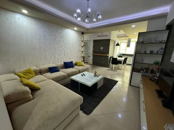 Tirane, jap me qera 2+1 Kati 2, 95 m² 550 € (rruga loni ligori)