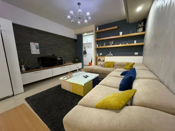 Tirane, jap me qera 2+1 Kati 2, 95 m² 550 € (rruga loni ligori)