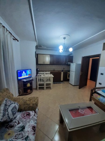 Tirane, jepet me qera apartament 1+1 Kati 1, 72 m² 500 € (Brryli)