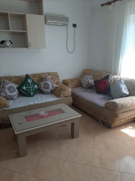Tirane, jepet me qera apartament 1+1 Kati 1, 72 m² 500 € (Brryli)