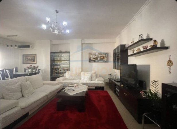 Tirane, shitet apartament 1+1+Verandë Kati 5, 75 m² 180.000 € (Rruga Barrikadave)