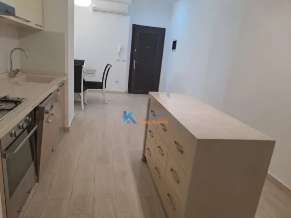Tirane, jap me qera apartament 2+1 Kati 3, 100 m² 850 € (Bulevardi Zogu I, afer Ministrise se Drejtesise)
