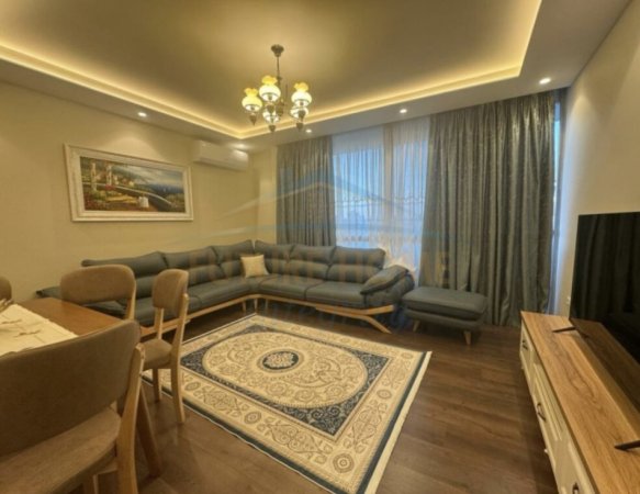 Tirane, jepet me qera apartament 2+1 Kati 2, 86 m² 700 € (Ish Tregu Elektrik)