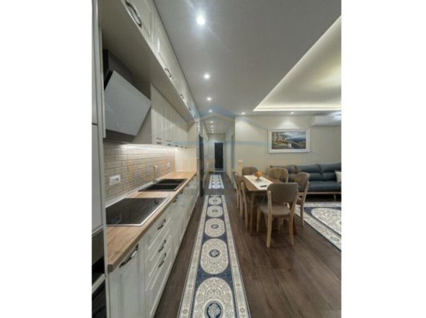 Tirane, jepet me qera apartament 2+1 Kati 2, 86 m² 700 € (Ish Tregu Elektrik)