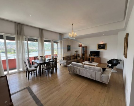 Tirane, jepet me qera apartament 2+1+2 Kati 7, 175 m² 2.100 € (Liqeni Artificial)
