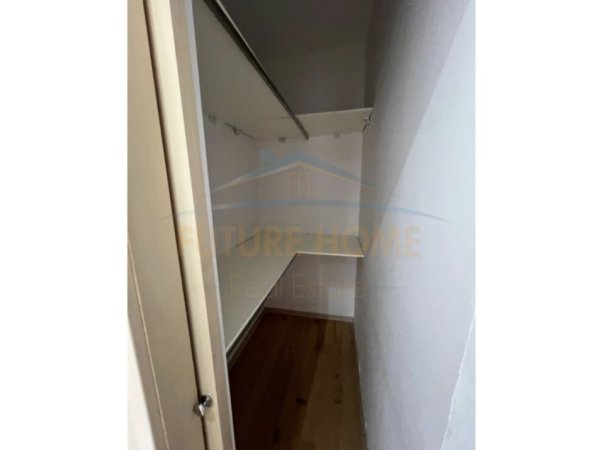 Tirane, jepet me qera apartament 2+1+2 Kati 7, 175 m² 2.100 € (Liqeni Artificial)