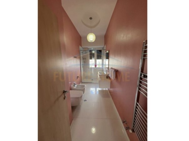 Tirane, jepet me qera apartament 2+1+2 Kati 7, 175 m² 2.100 € (Liqeni Artificial)