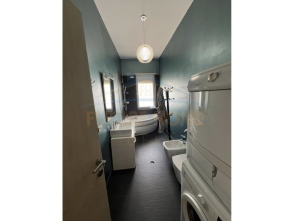 Tirane, jepet me qera apartament 2+1+2 Kati 7, 175 m² 2.100 € (Liqeni Artificial)