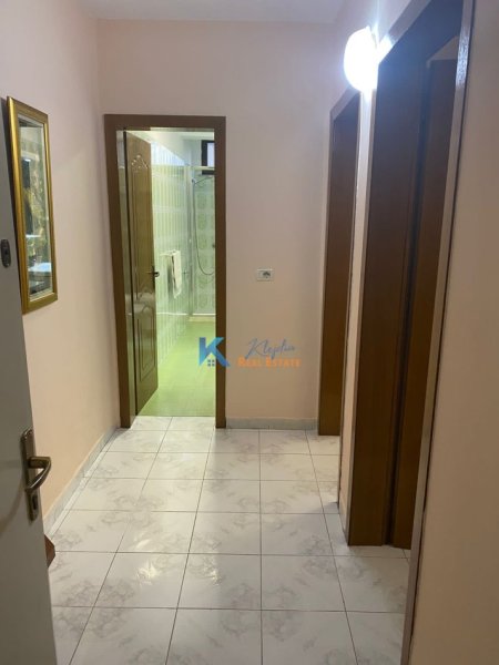 Tirane, jap me qera apartament 1+1+Ballkon Kati 1, 65 m² (Rruga Bardhyl)