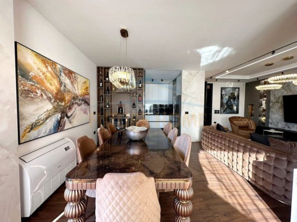 Tirane, jepet me qera apartament 3+1+2+2 Post Parkimi Kati 1, 150 m² 4.000 € (TEG)