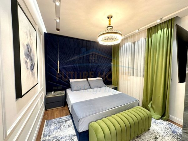 Tirane, jepet me qera apartament 3+1+2+2 Post Parkimi Kati 1, 150 m² 4.000 € (TEG)